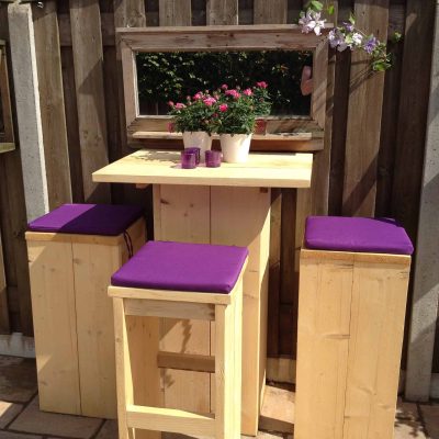 Steigerhouten bartafel.