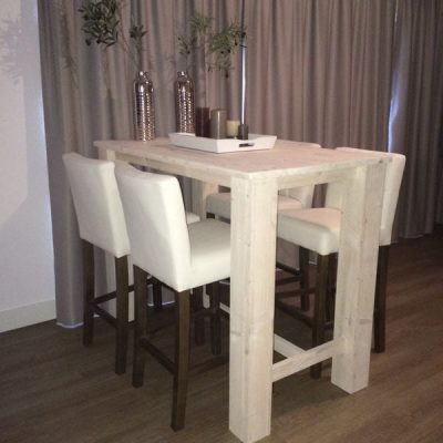 Steigerhouten bartafel.