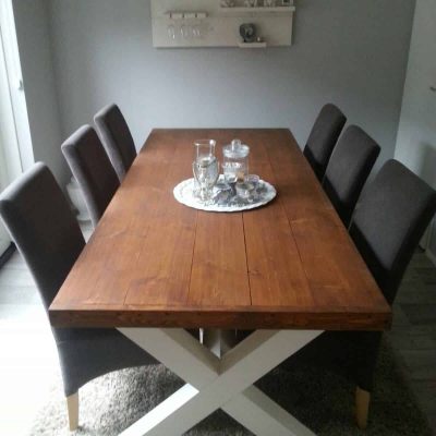 Steigerhouten kruispoot tafel.