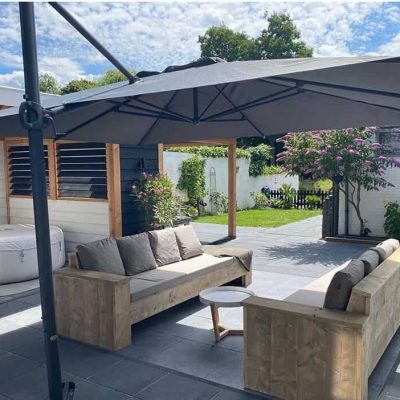 Steigerhouten loungebank buiten