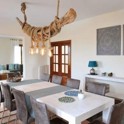 Steigerhouten tafel met blokpoten.