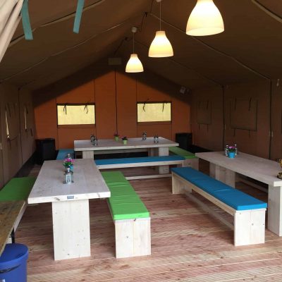 Steigerhouten vergadertafel.