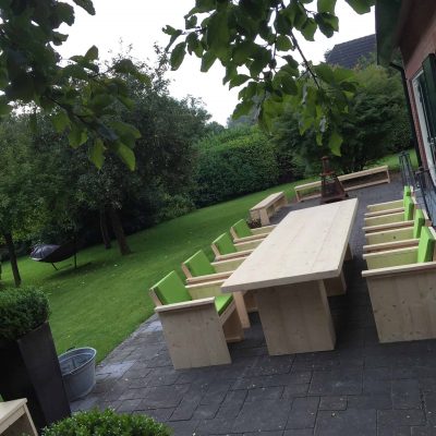 Steigerhouten vergadertafel.